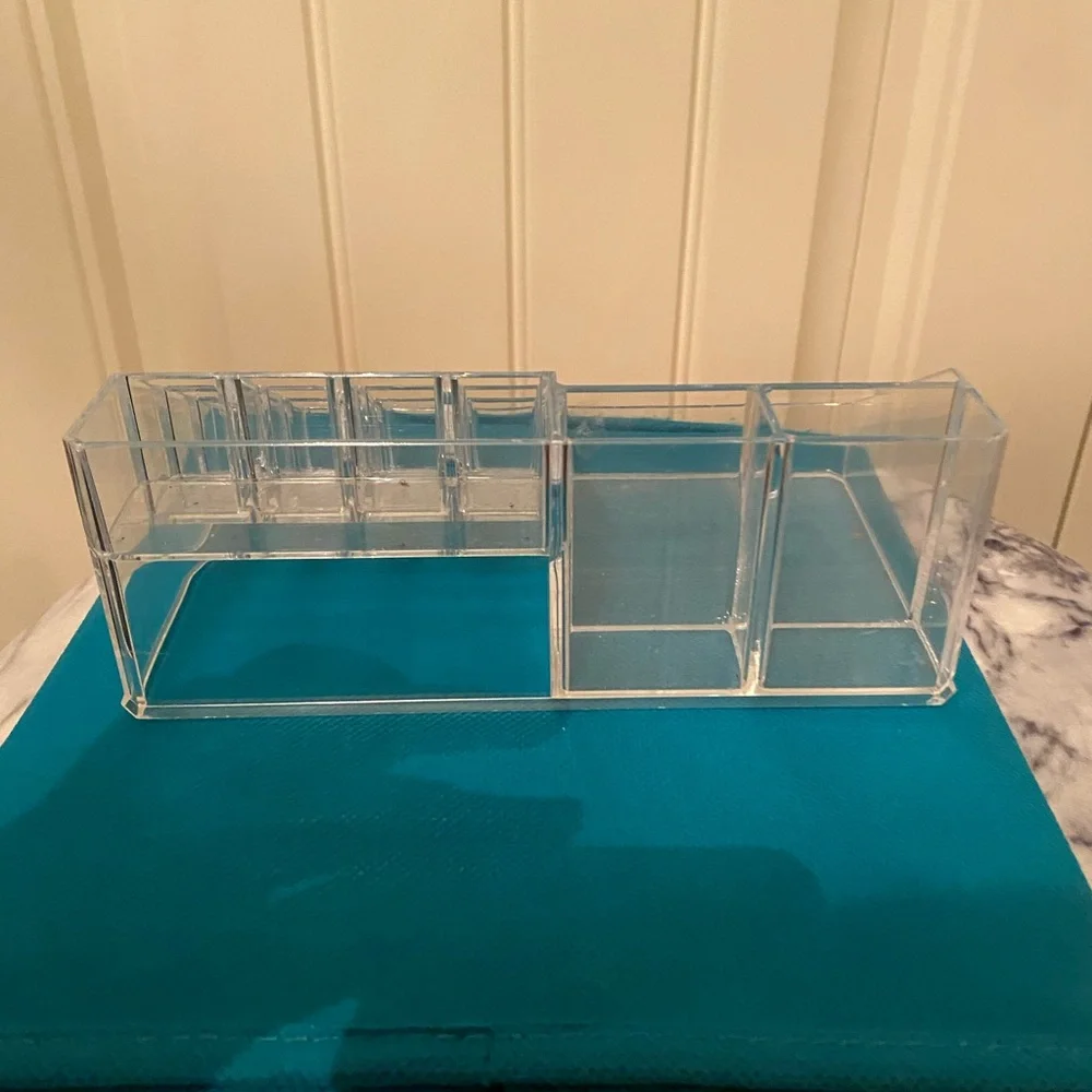 Acrylic beauty accessory